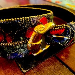 Gorgeous leather & velveteen floral belt with gold embellishment and buckle!